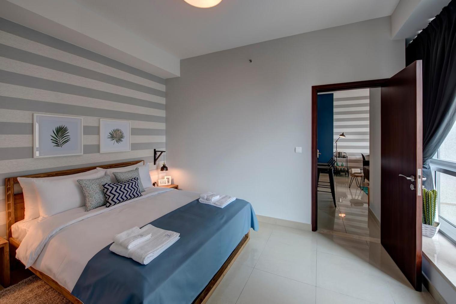 Blueground Downtown Burj Khalifa View Pool Dxb-138 Apartment *